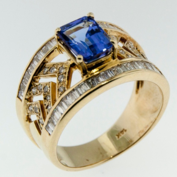 Custom made Jewelry - Incredible Tanzanite and Diamond ring!